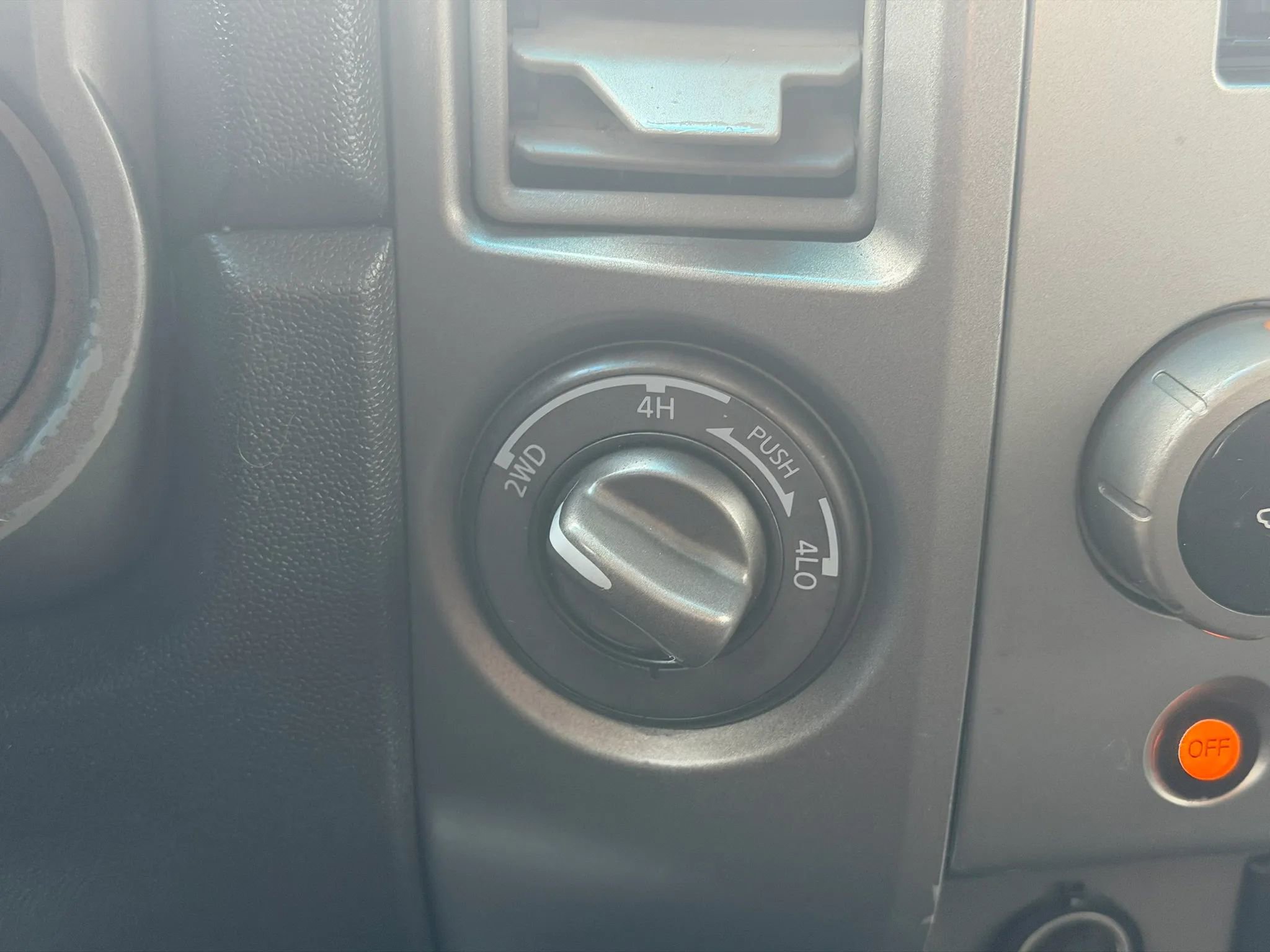 Used 2004 Nissan Titan XE w/ (PRF) Preferred Pkg AWD/4WD image 12