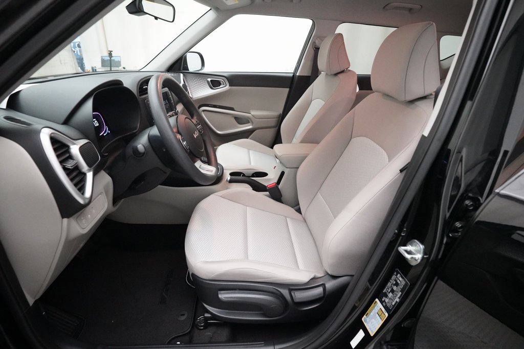 Used 2023 Kia Soul LX w/ LX Technology Package image 7