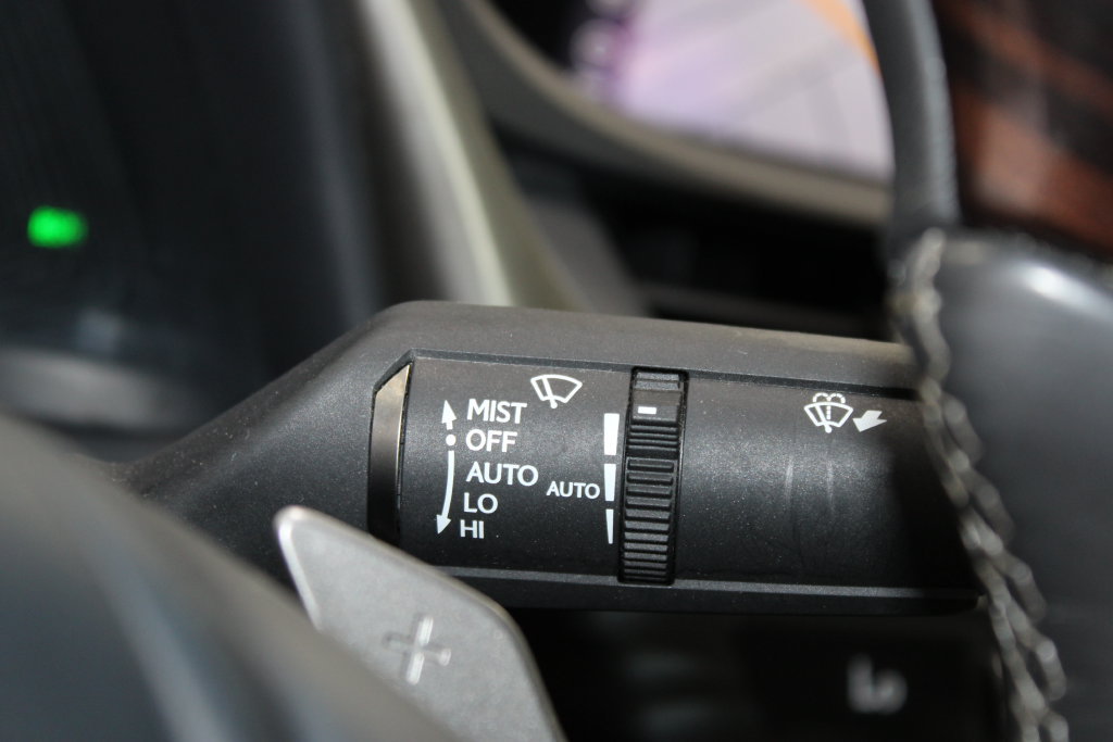 Used 2020 Lexus ES 300h w/ Accessory Package FWD image 22