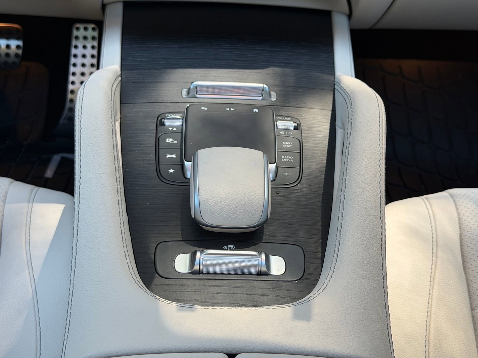 Used 2024 Mercedes-Benz GLS 450 4MATIC image 23