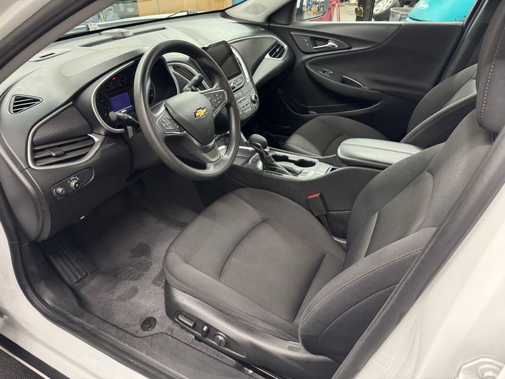 Used 2023 Chevrolet Malibu LT image 13