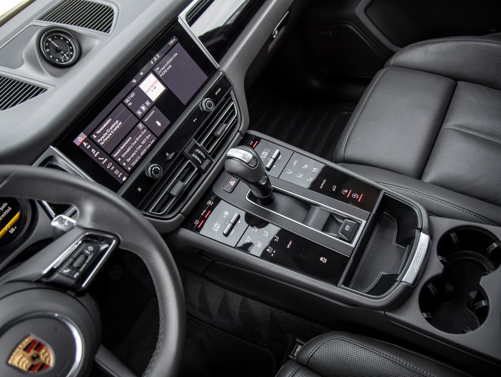 Certified 2022 Porsche Macan AWD/4WD image 32