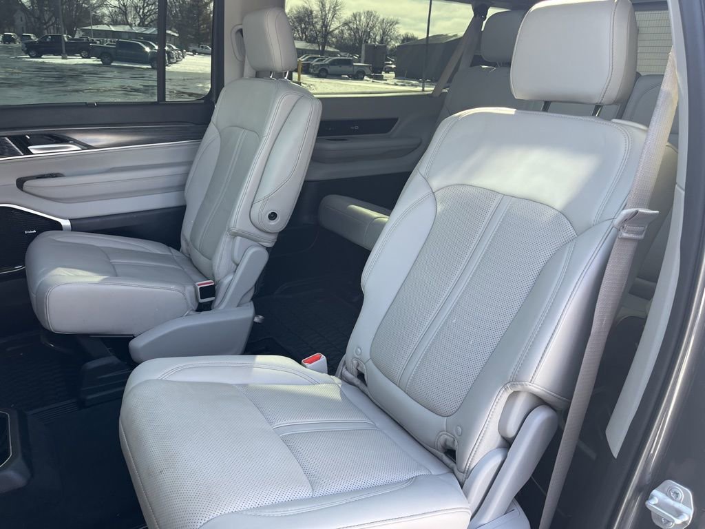 Used 2023 Jeep Wagoneer L Series III w/ Premium Group I image 14