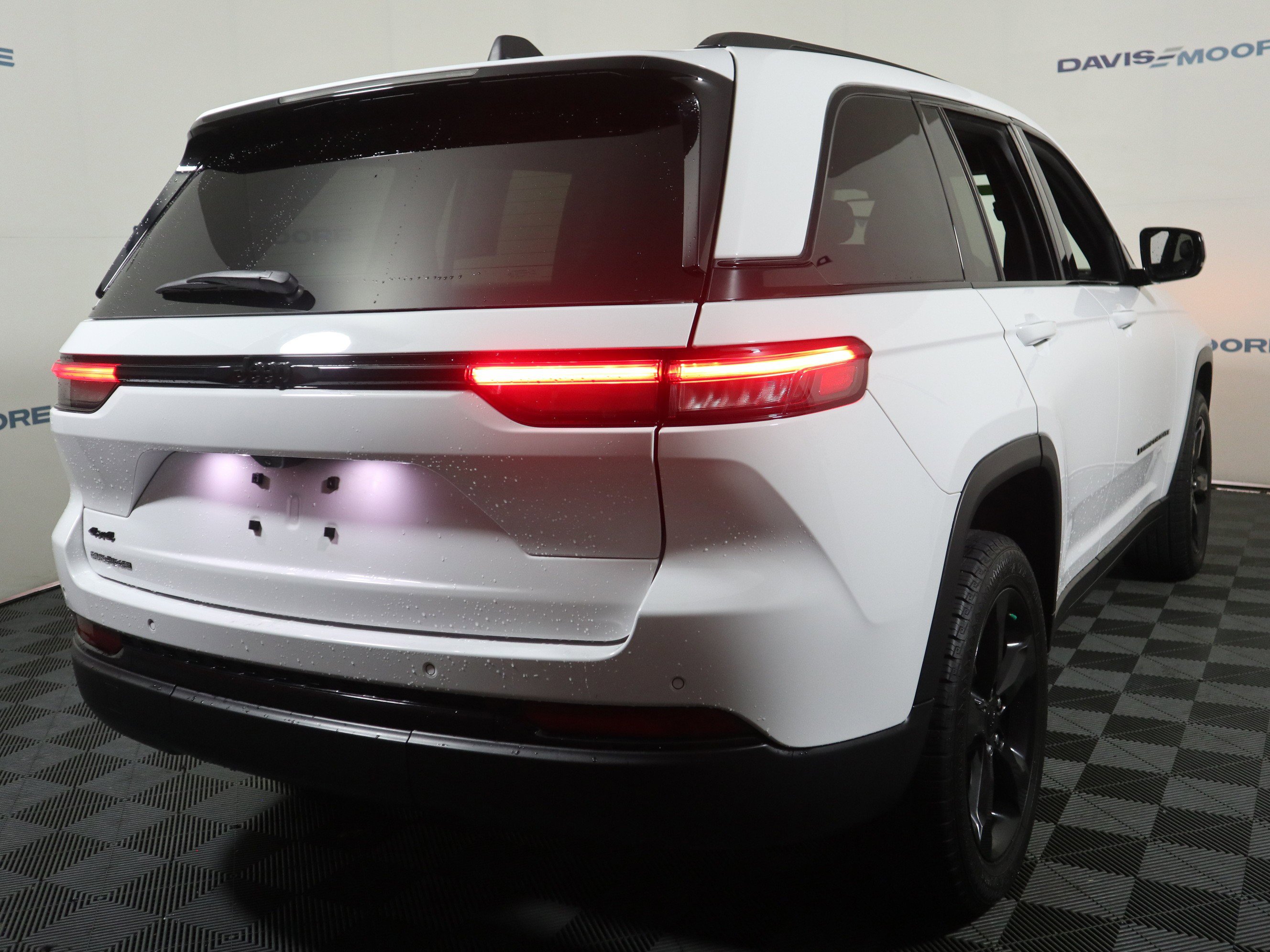 Used 2023 Jeep Grand Cherokee Altitude image 6