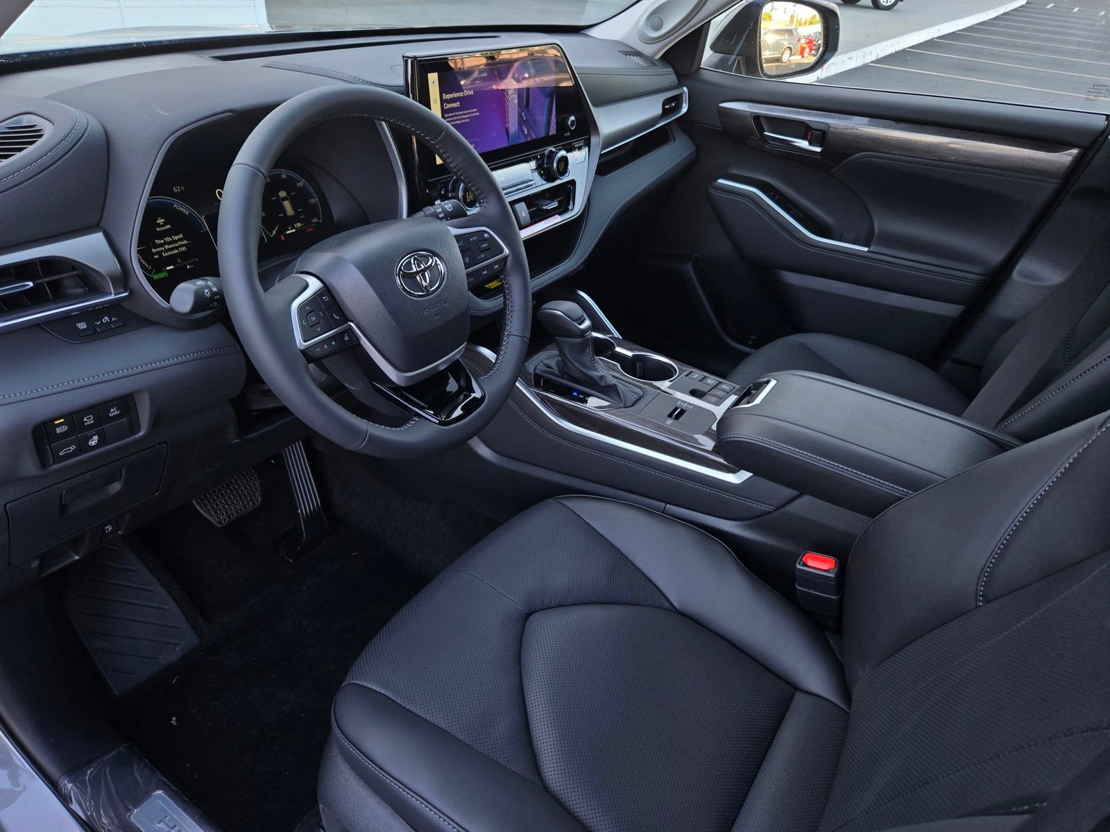 Certified 2026 Toyota Highlander Limited AWD/4WD image 8