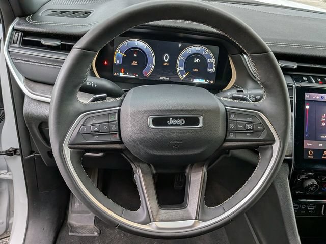Used 2024 Jeep Grand Cherokee Limited AWD/4WD image 16