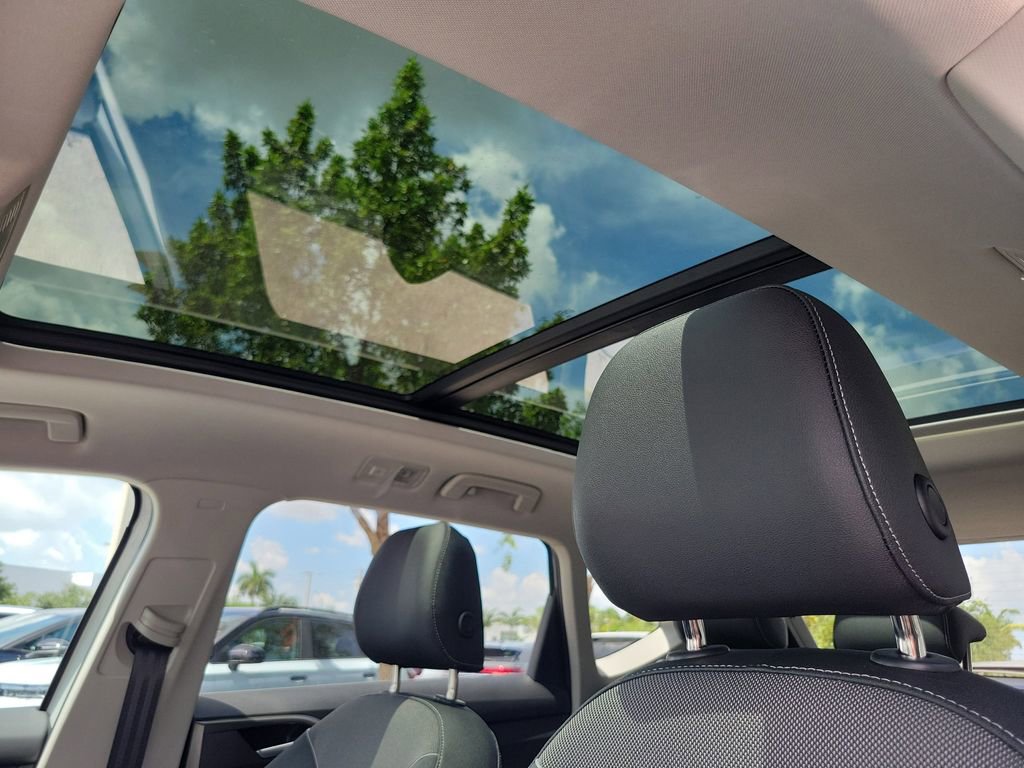 New 2026 Volkswagen Taos SE FWD image 8