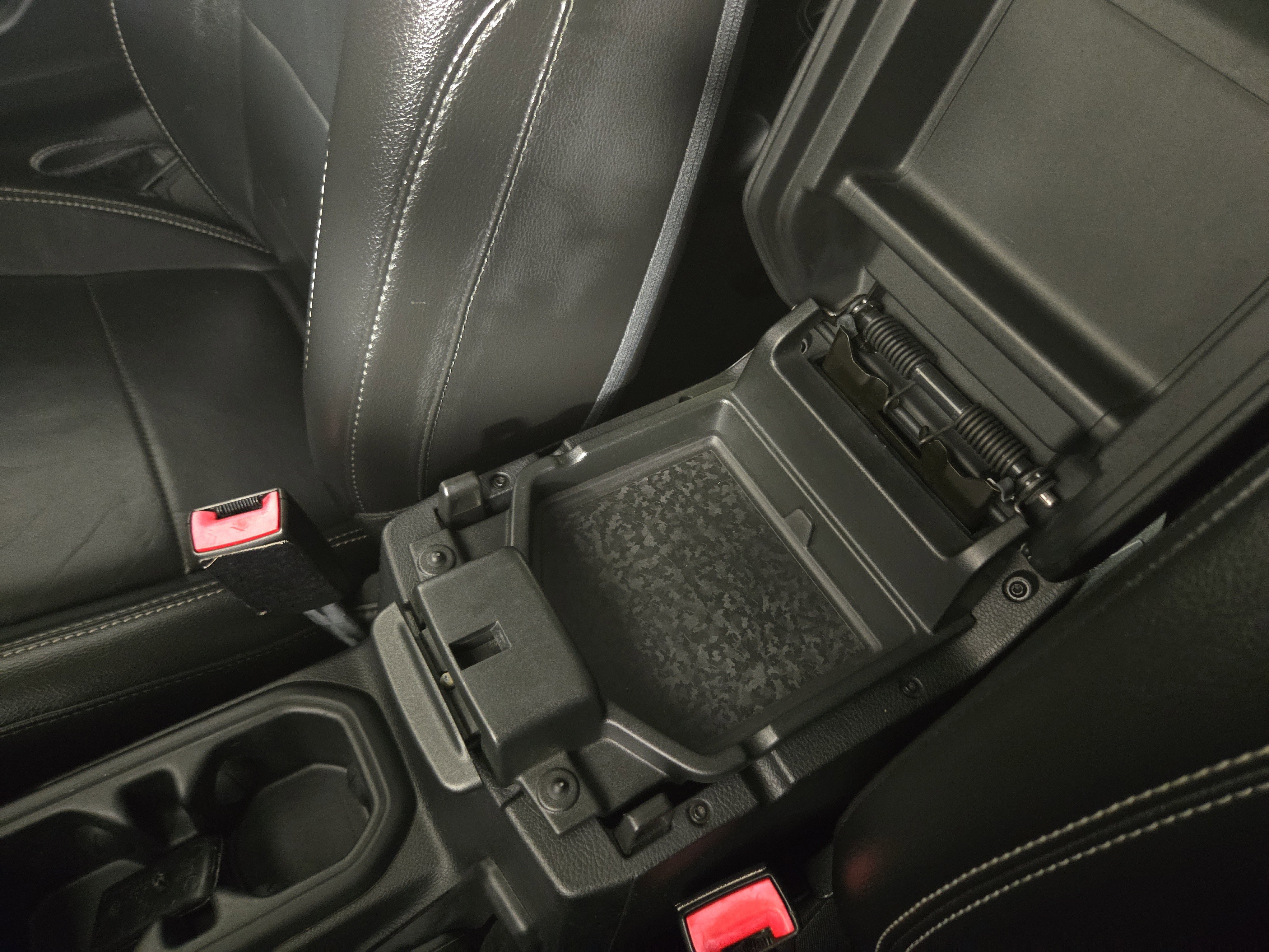 Used 2018 Jeep Wrangler Unlimited Sahara image 30