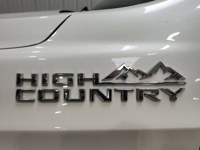 Used 2023 Chevrolet Suburban High Country AWD/4WD image 10