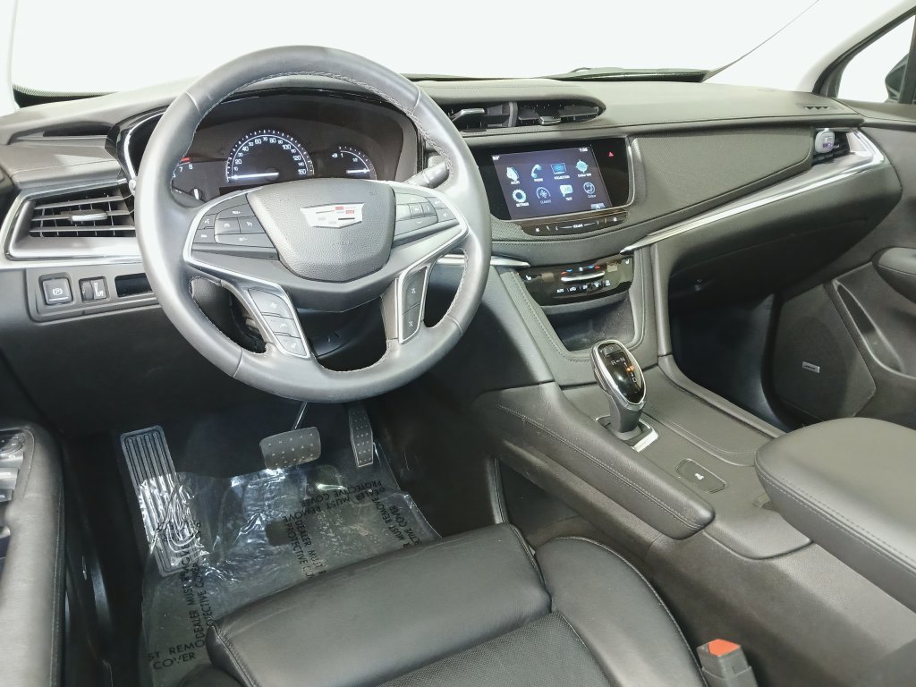 Used 2017 Cadillac XT5 Luxury w/ Driver Awareness Package FWD image 9