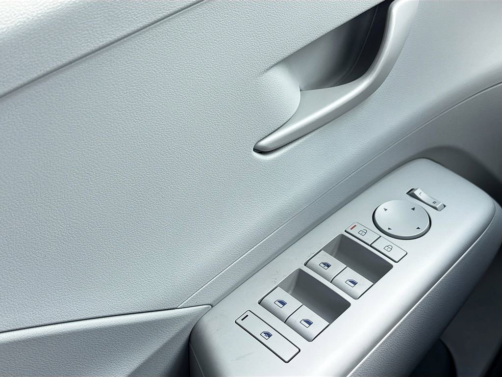 New 2026 Hyundai Kona SE image 17