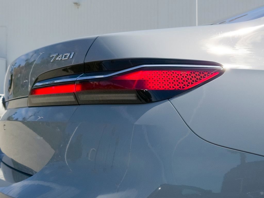 Used 2024 BMW 740i w/ Premium Package image 5