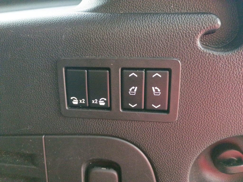 Used 2020 GMC Yukon XL SLT image 10