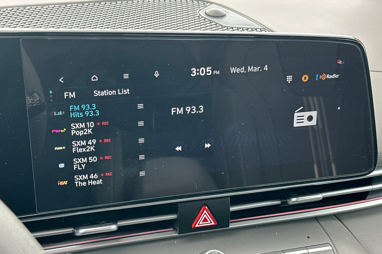 Certified 2024 Hyundai Elantra Blue FWD image 17