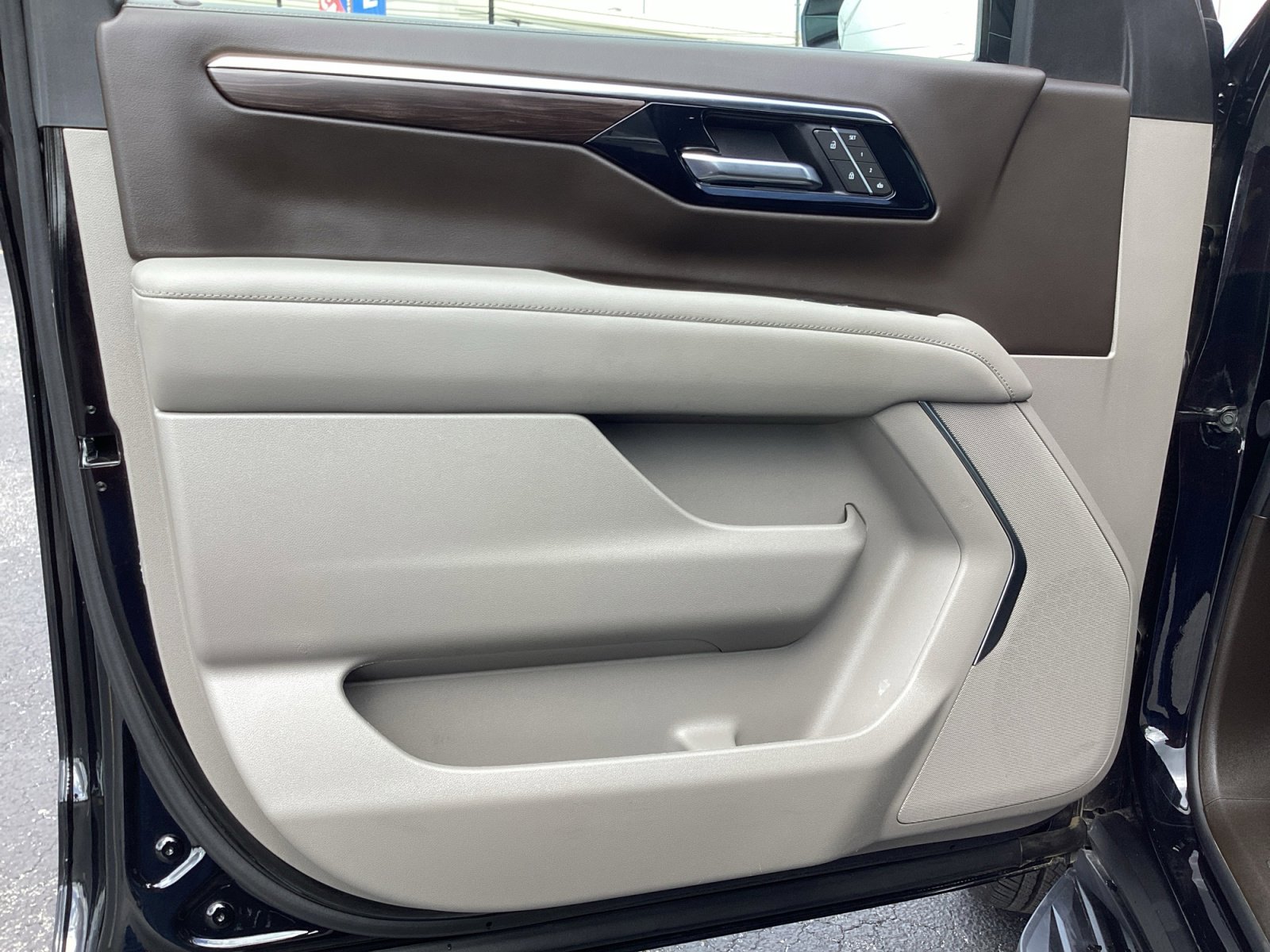 Used 2026 Chevrolet Tahoe LT AWD/4WD image 34