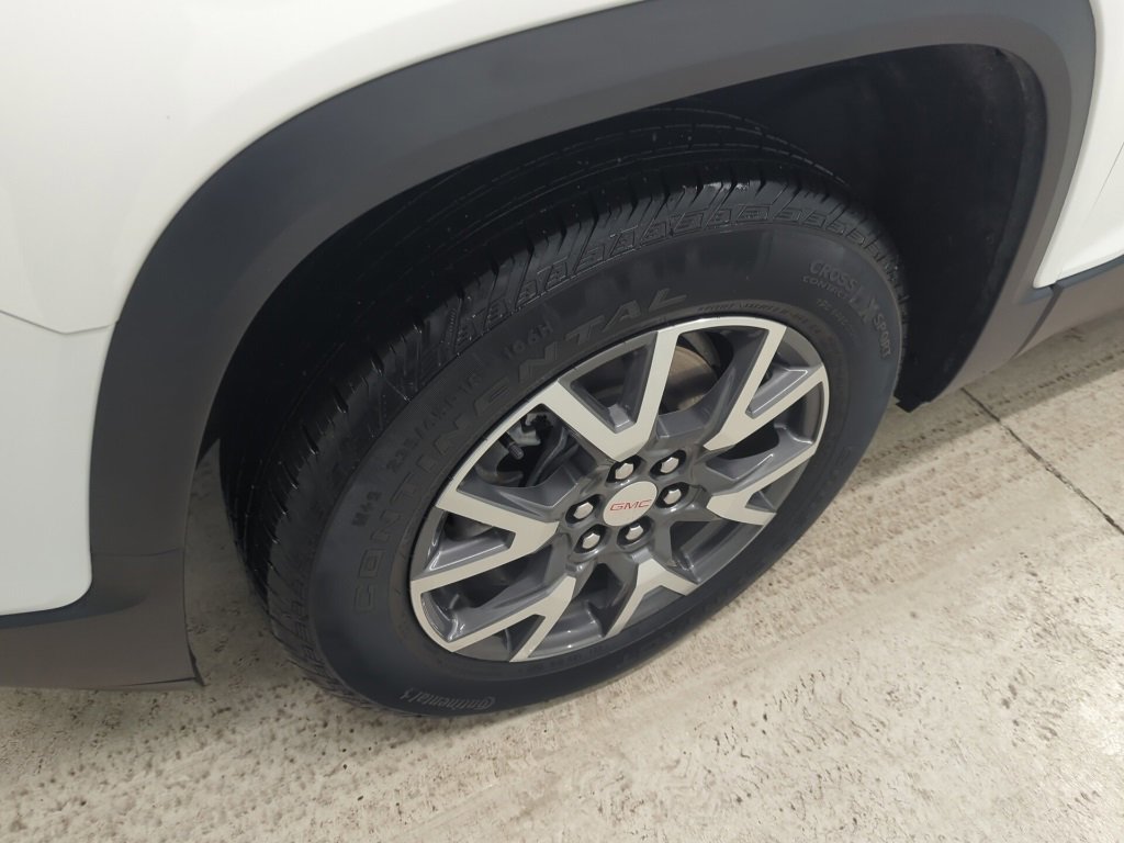 Used 2023 GMC Acadia SLE w/ Driver Convenience Package image 7