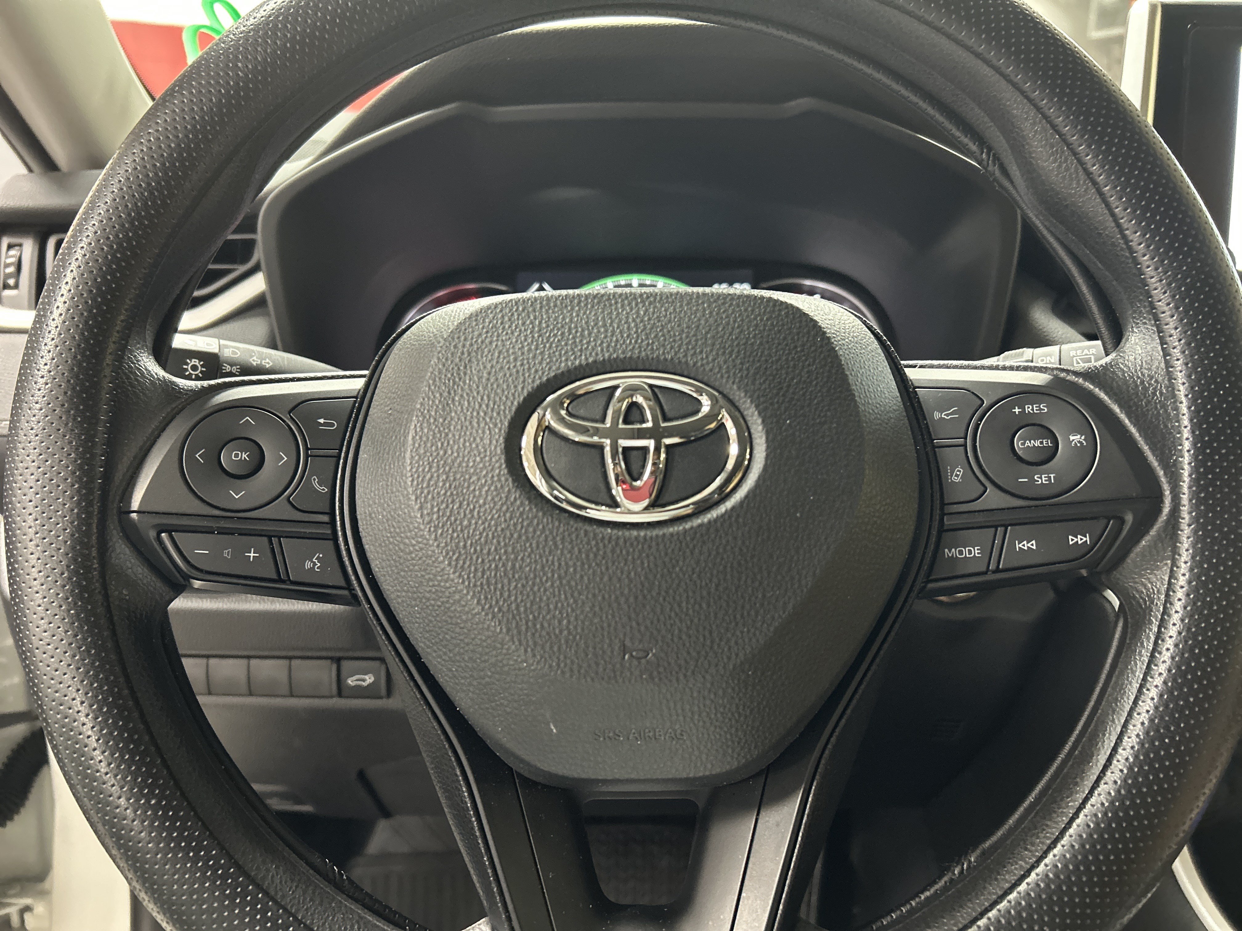 Certified 2025 Toyota RAV4 XLE w/ Convenience Package FWD image 18