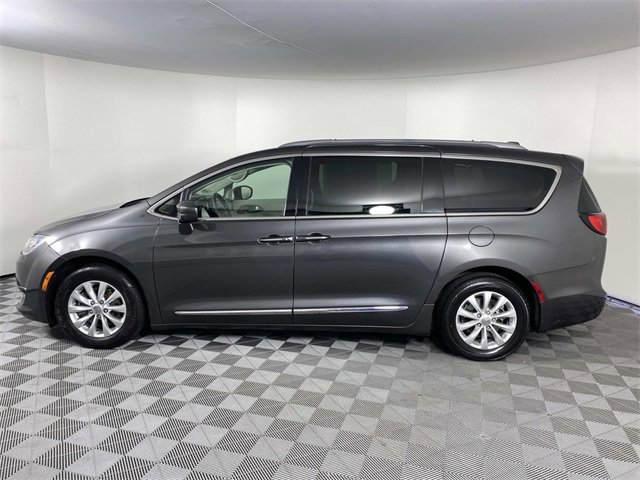 Used 2018 Chrysler Pacifica Touring-L image 5