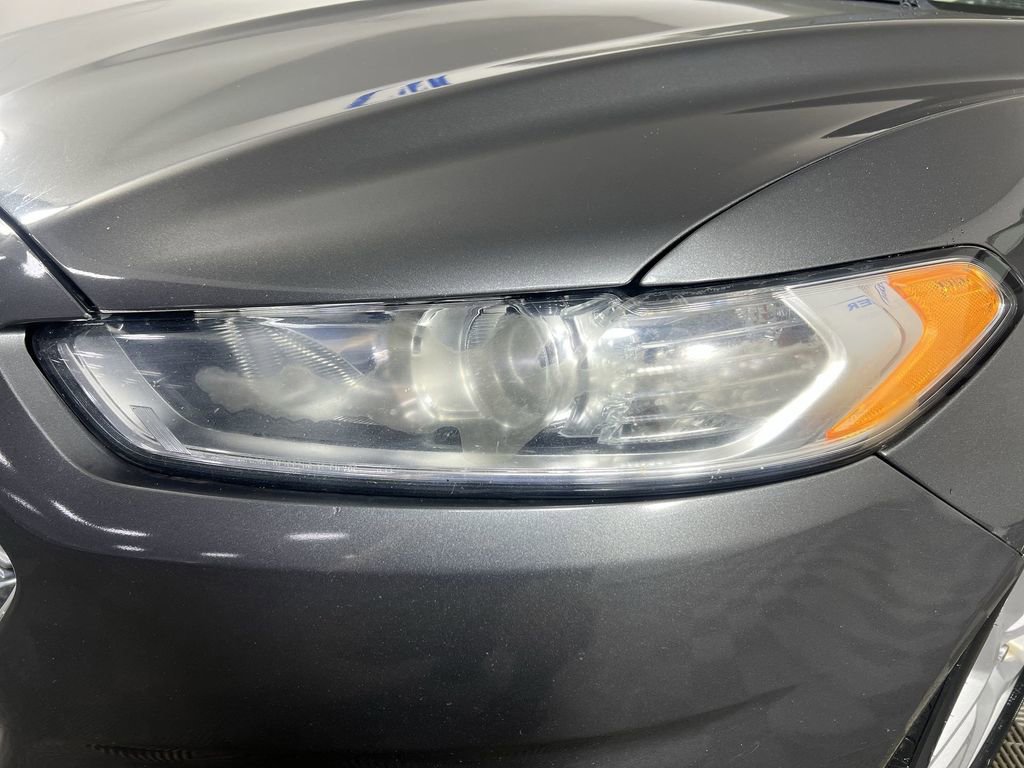 Used 2015 Ford Fusion SE image 31