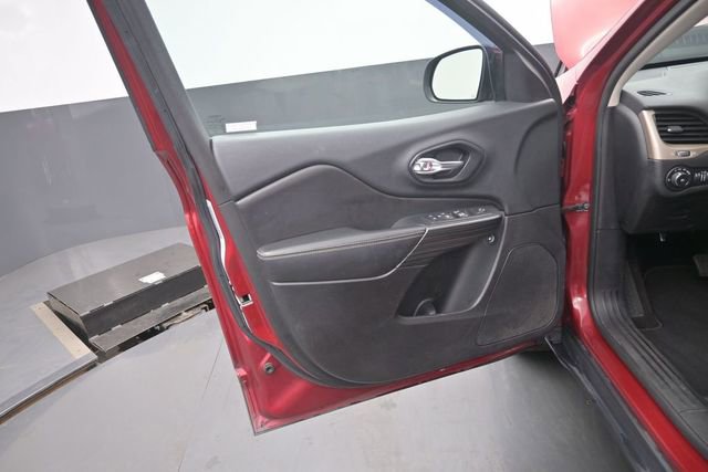Used 2016 Jeep Cherokee Limited AWD/4WD image 12