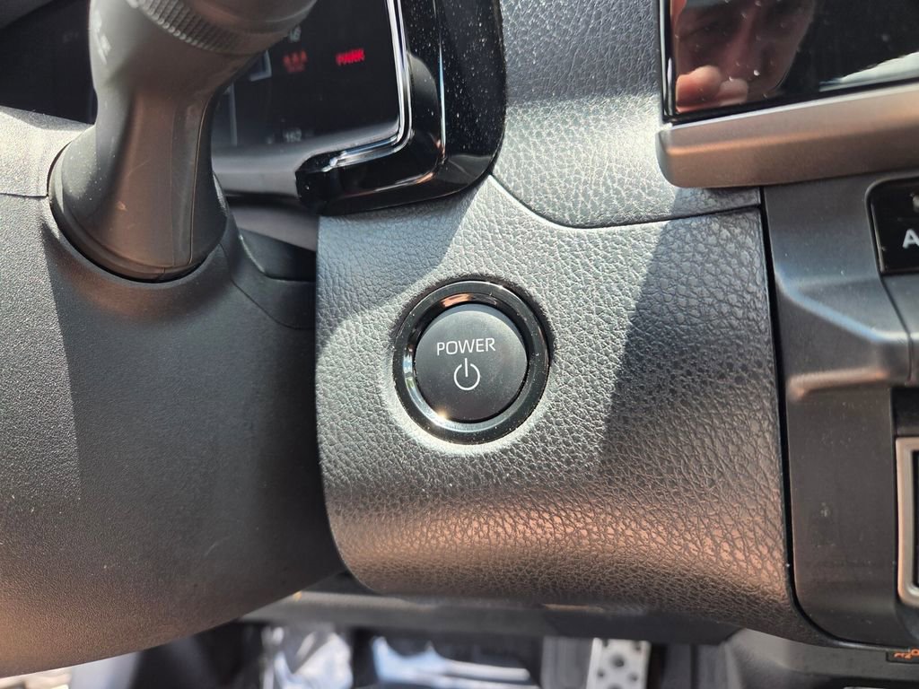 Used 2025 Toyota Camry SE FWD image 29