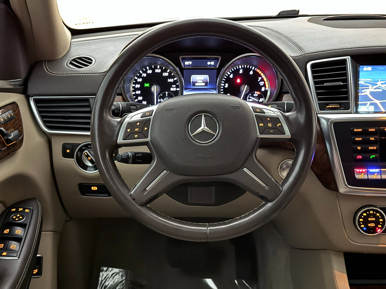 Used 2014 Mercedes-Benz GL 550 4MATIC image 33