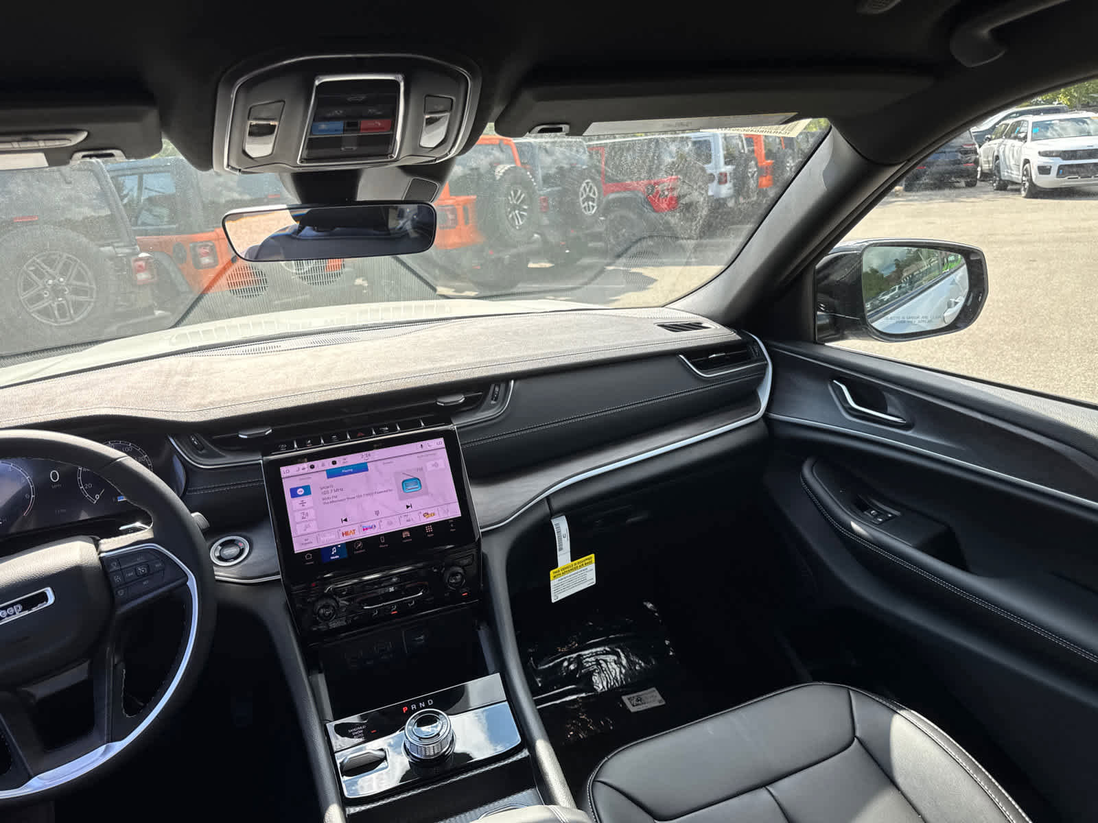 New 2025 Jeep Grand Cherokee Limited w/ Black Appearance Package image 35