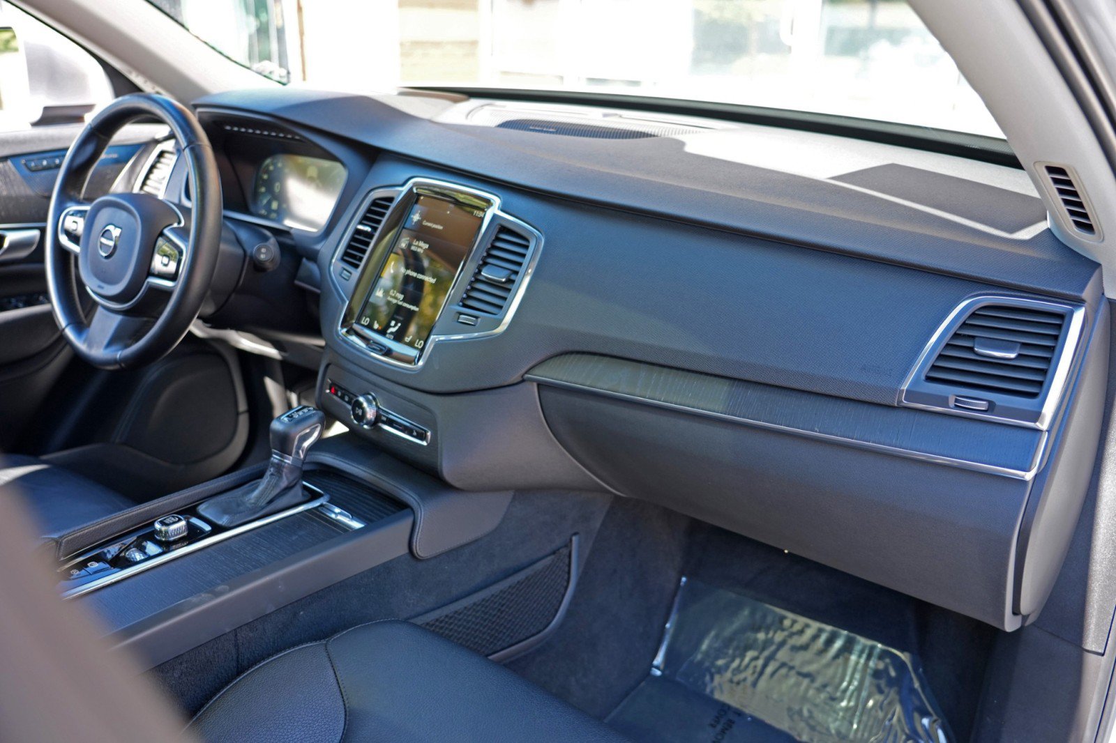 Used 2020 Volvo XC90 T6 Momentum AWD/4WD image 14