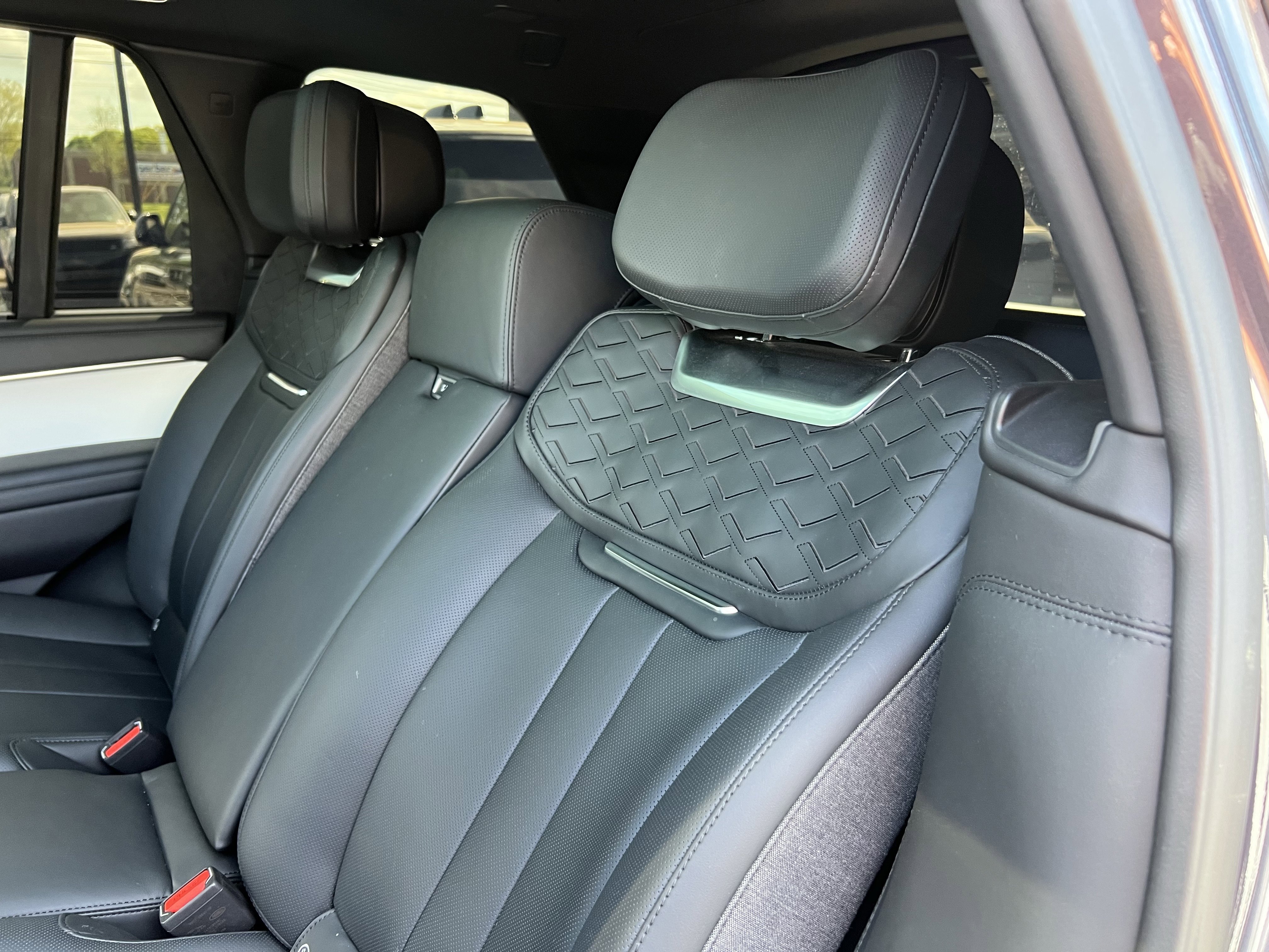 Certified 2023 Land Rover Range Rover SV image 29