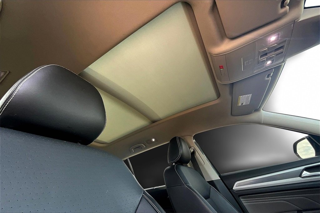 Used 2023 Volkswagen Atlas SEL R-Line image 17