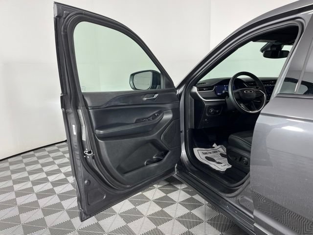 Used 2024 Jeep Grand Cherokee L Laredo RWD image 18