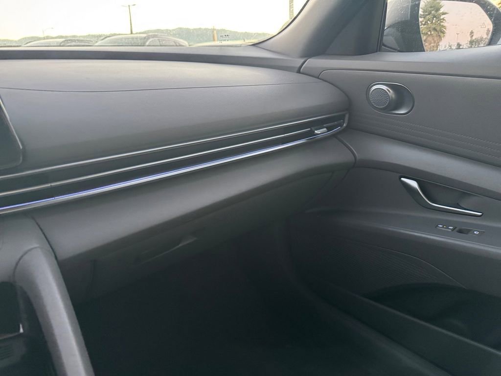 Used 2024 Hyundai Elantra SEL image 23