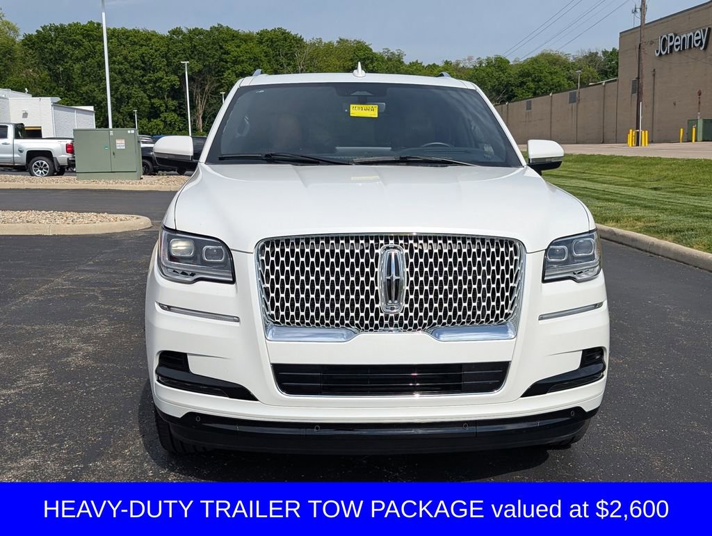 Used 2024 Lincoln Navigator L Reserve AWD/4WD image 2
