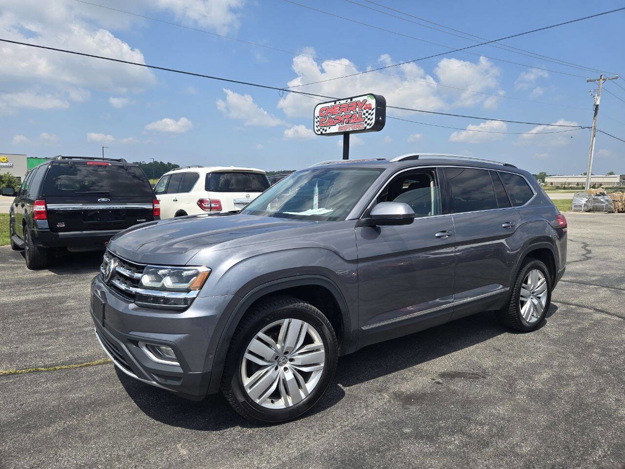 Used 2018 Volkswagen Atlas SEL Premium image 2