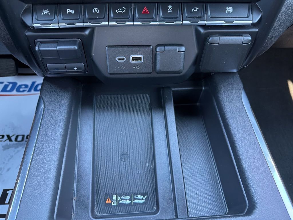 Used 2019 Chevrolet Silverado 1500 High Country w/ Technology Package image 24