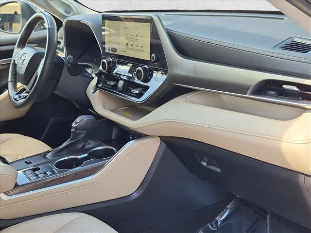 Used 2023 Toyota Highlander Limited FWD image 23