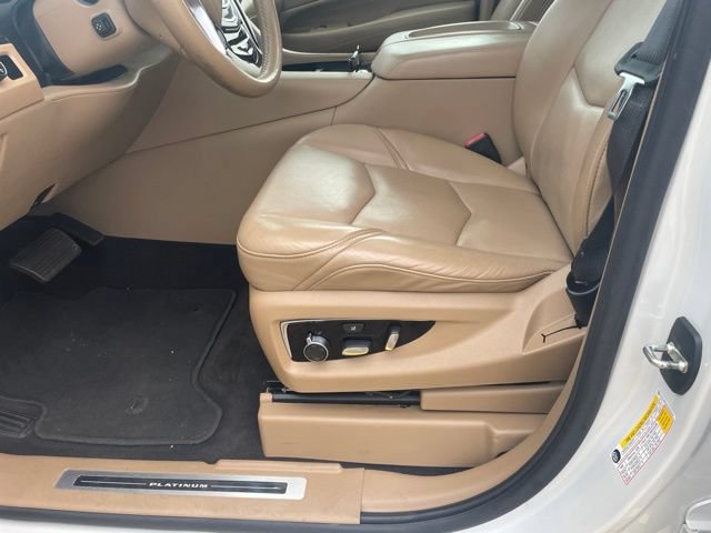 Used 2020 Cadillac Escalade Platinum RWD image 16