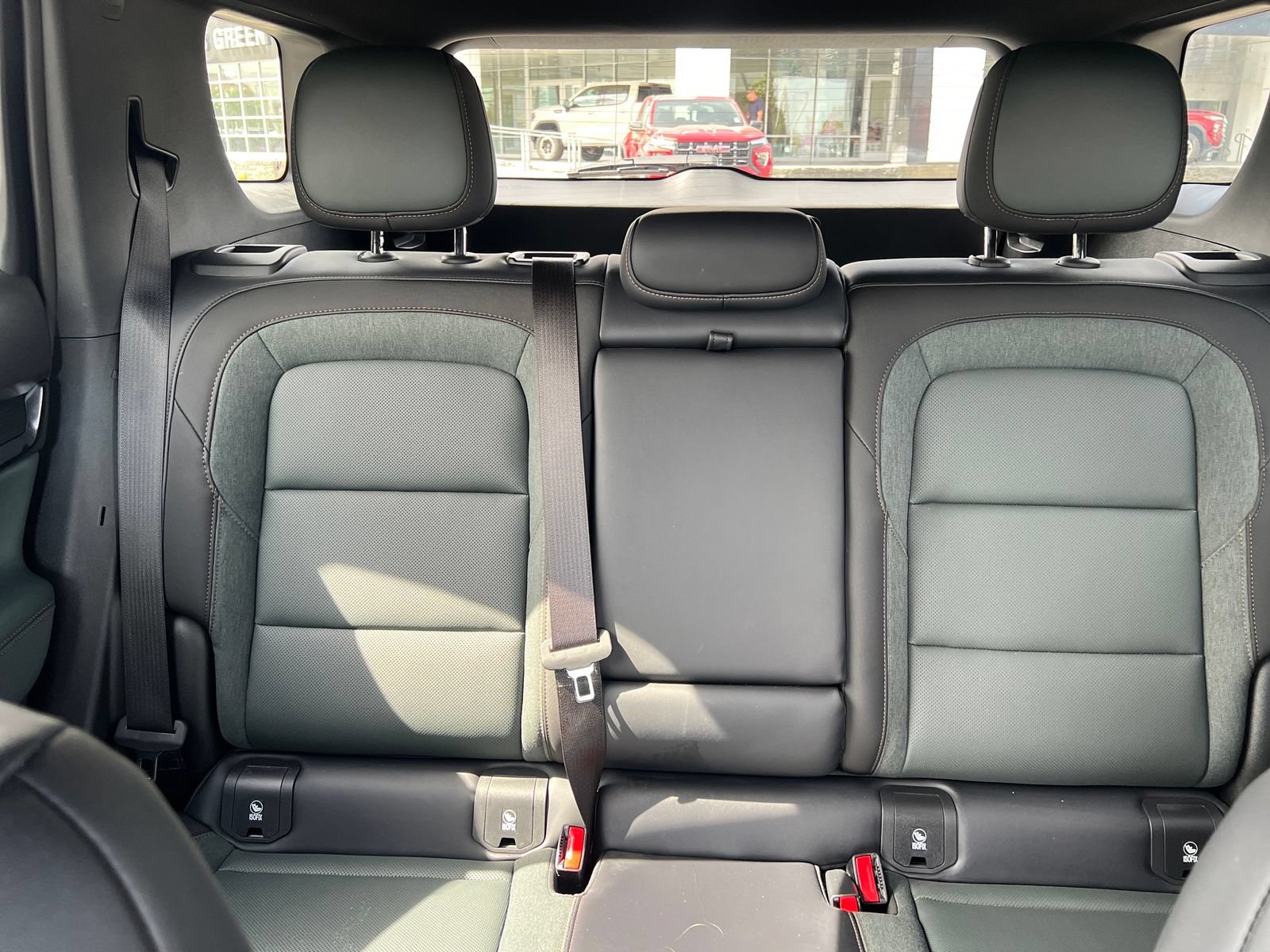 New 2026 GMC Terrain AT4 w/ LPO, Black Badging Package AWD/4WD image 18