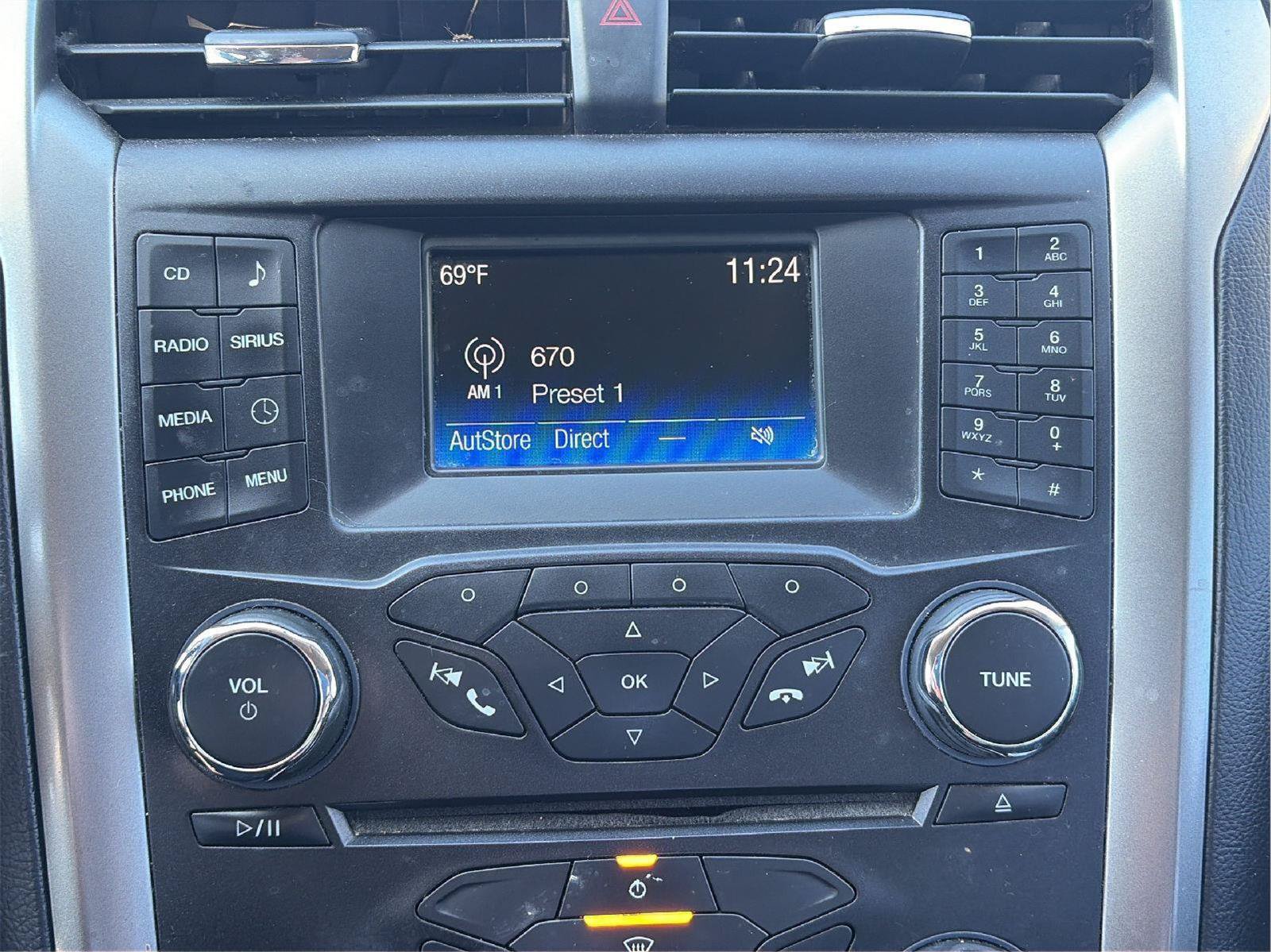 Used 2017 Ford Fusion SE FWD image 25