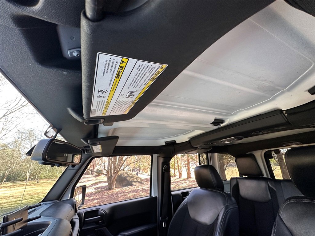 Used 2017 Jeep Wrangler Unlimited Sahara image 32