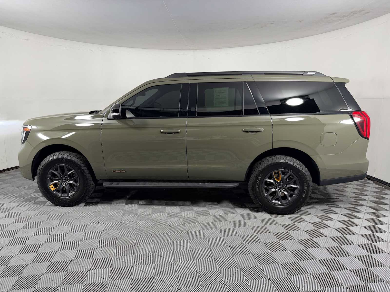 Used 2025 Ford Expedition Tremor AWD/4WD image 6