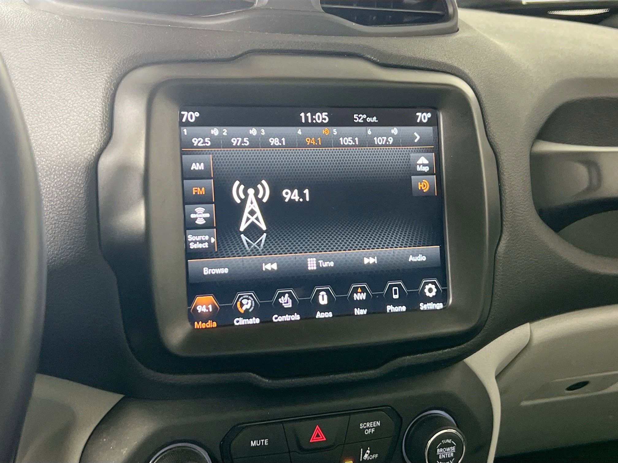 Used 2022 Jeep Renegade Limited AWD/4WD image 15