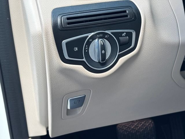 Used 2022 Mercedes-Benz GLC 300 4MATIC image 8