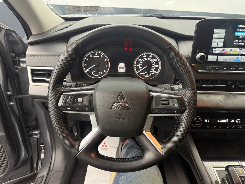 Used 2022 Mitsubishi Outlander SE image 15