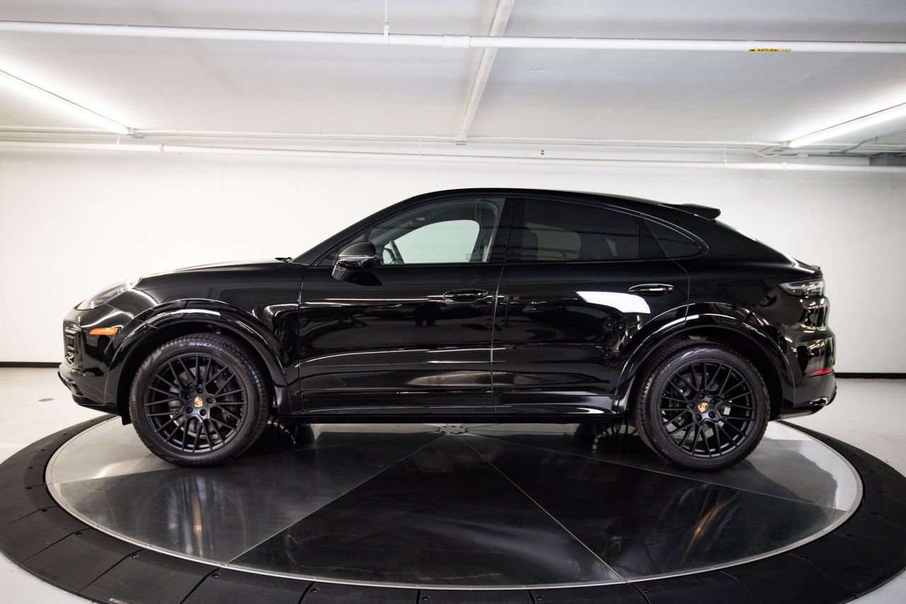 Certified 2023 Porsche Cayenne Platinum Edition AWD/4WD image 2