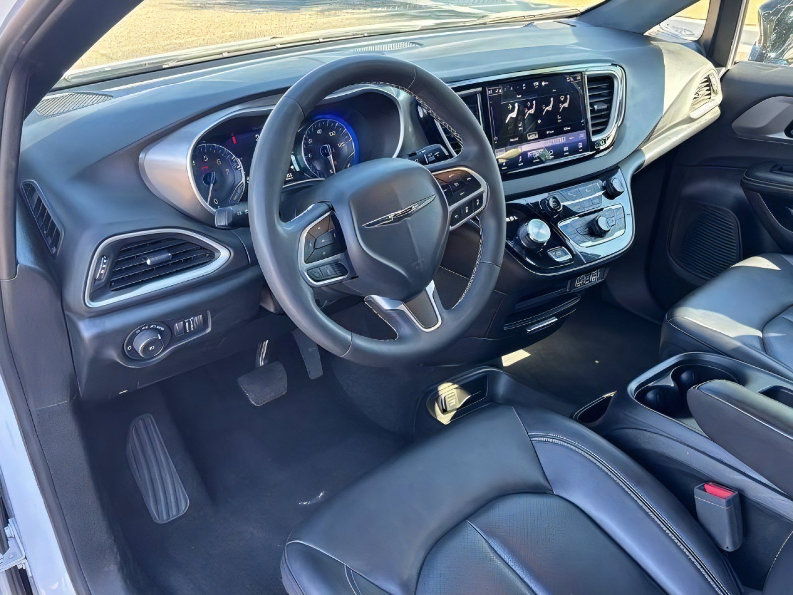 Used 2025 Chrysler Pacifica Select FWD image 19