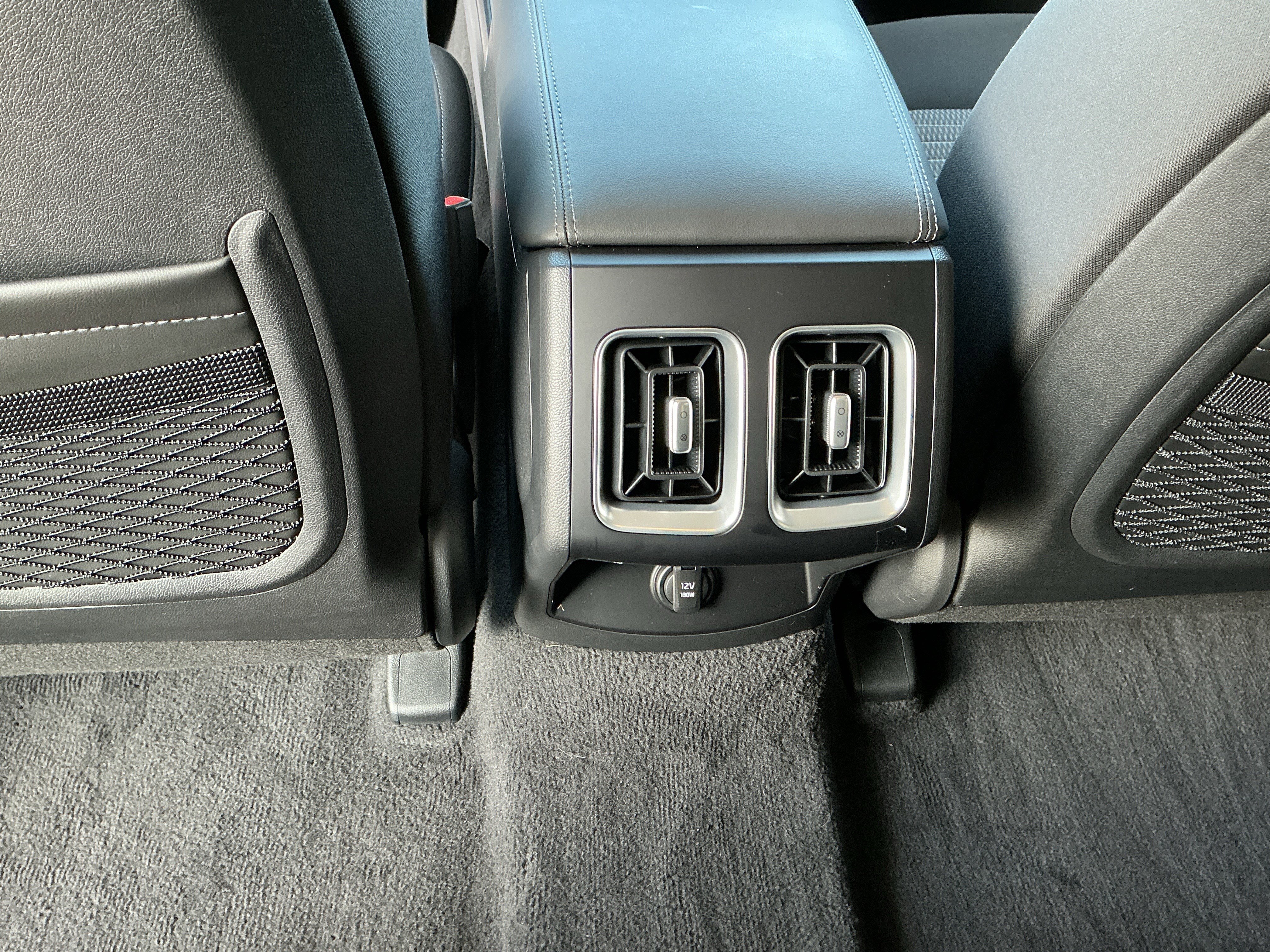 Used 2025 Kia Sorento LX image 28