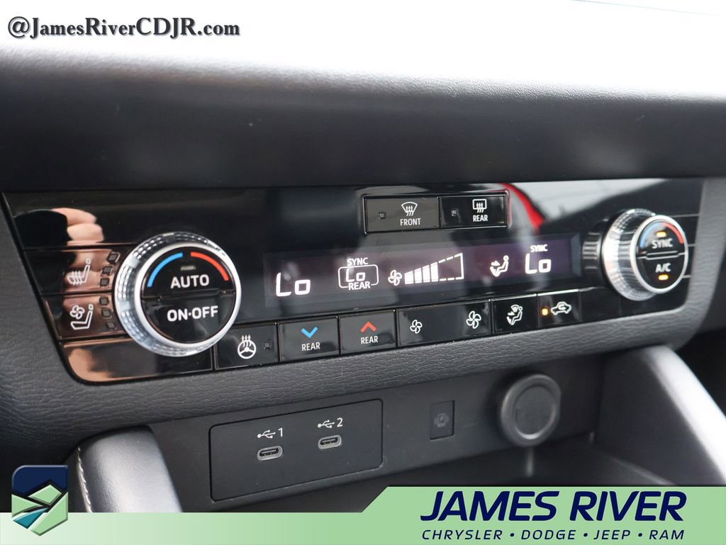 Used 2025 Mitsubishi Outlander SEL image 37