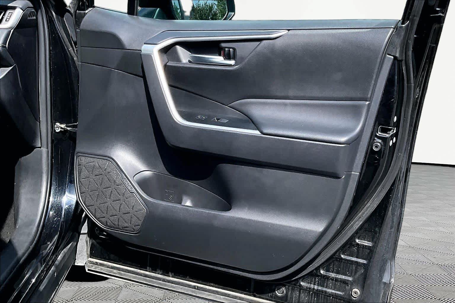 Certified 2025 Toyota RAV4 XLE AWD/4WD image 23