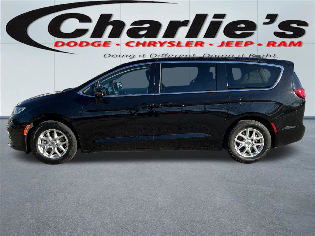 Used 2024 Chrysler Pacifica Touring-L
